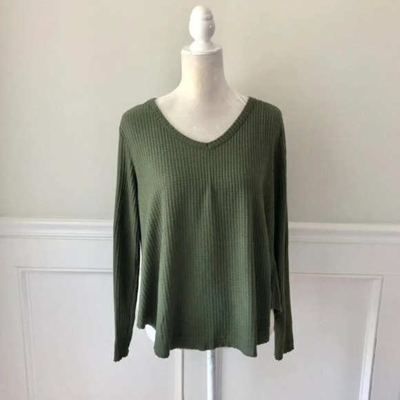 Xhilaration Green Ribbed Tulip Back V Neck Top L - Picture 1 of 4